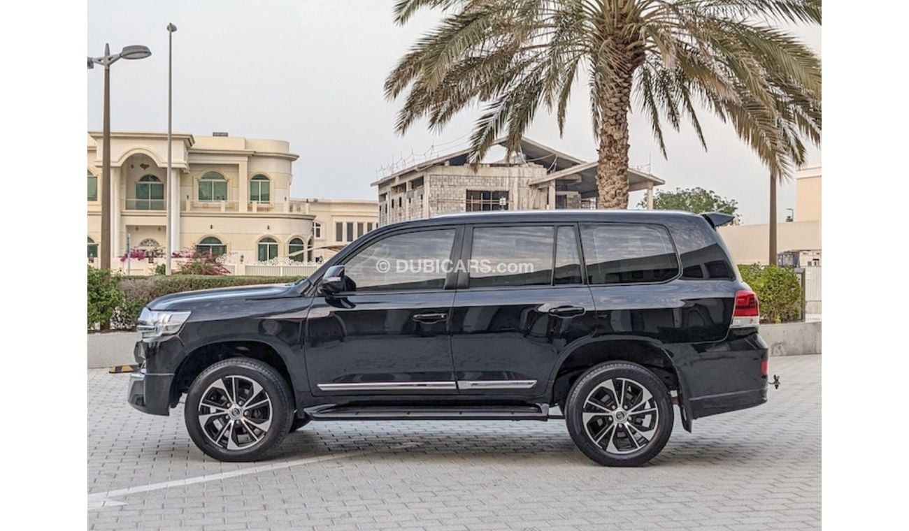 تويوتا لاند كروزر TOYOTA LAND CRUISER 2019 G.C.C IN EXCELLENT CONDITION