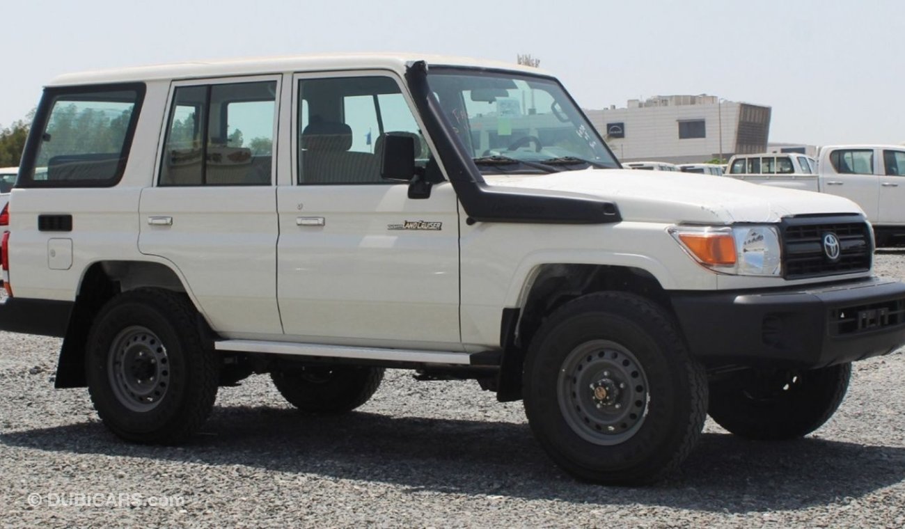 تويوتا لاند كروزر هارد توب Toyota Land Cruiser Hard Top 70 4.2L STD 10 SEATER WITH ABS & AIRBAG Manual Transmission  2023MY