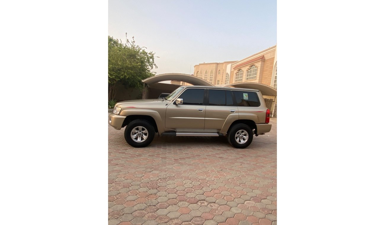 Nissan Patrol Safari GL 4.8L A/T (7 Seater)