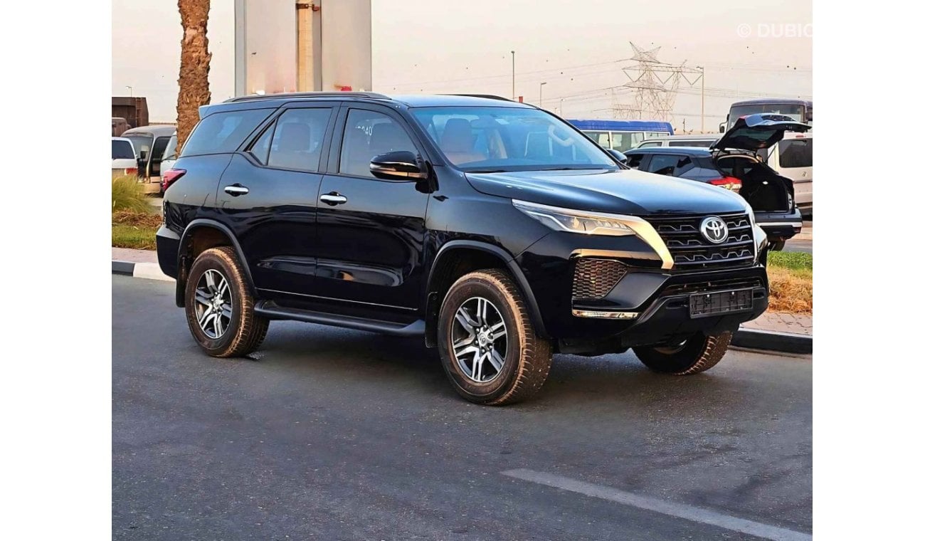 تويوتا فورتونر EXR V4 4WD/ GCC/ ORIGINAL PAINT/ ORG KMS/ 1509 MONTHLY/ LOT# 30978