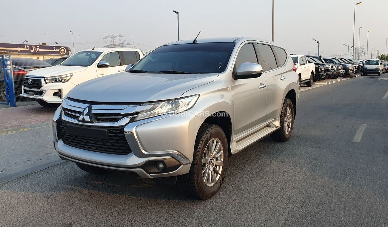 Used Mitsubishi Montero LEFT HAND 2017 for sale in Dubai - 644228