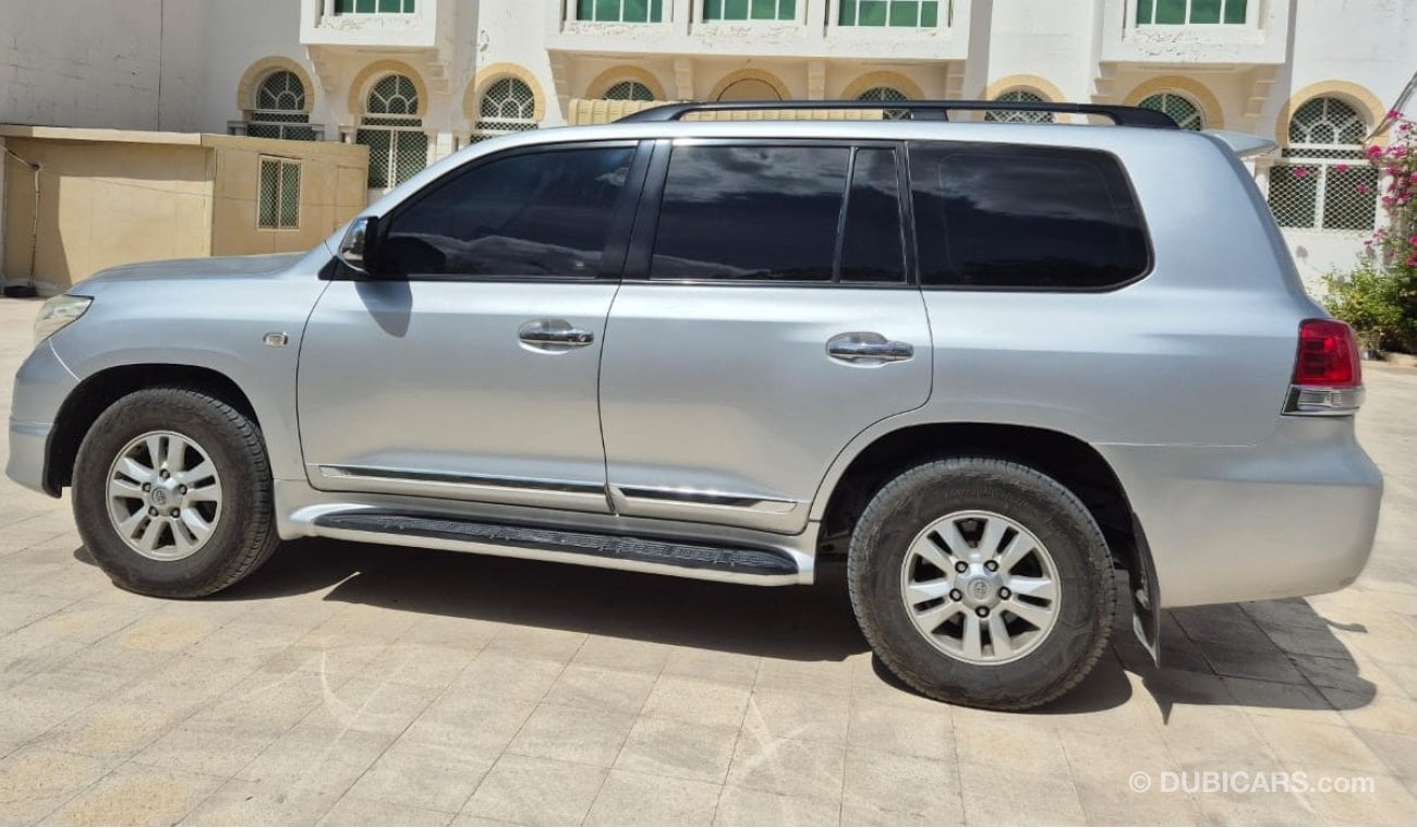 Toyota Land Cruiser TOYOTA LAND CRUISER GXR V6 2011 PERFECT CONDITION NO ACCIDENT