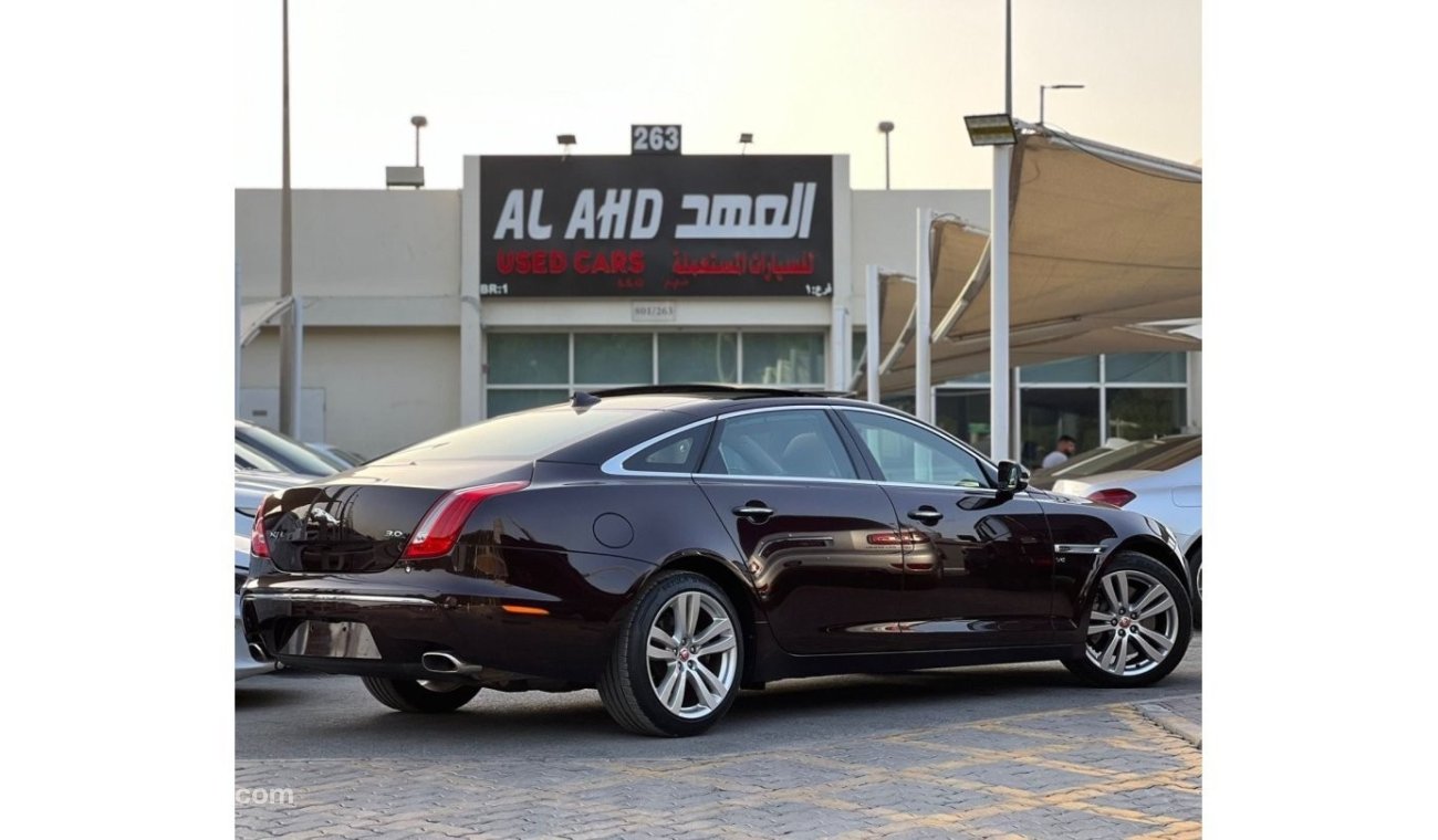 جاكوار XJ لاكجري