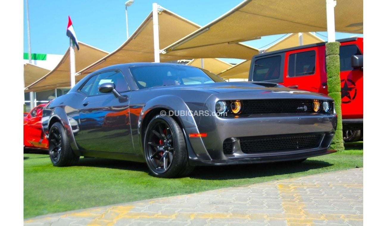 دودج تشالينجر SRT  V8 Scat Pack 6.4L (485 HP)--VERY CLEAN AND GOOD CONDITION