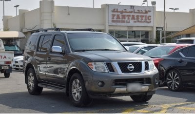 Nissan Pathfinder LE