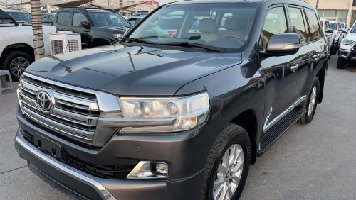 تويوتا لاند كروزر 2018 Toyota Land Cruiser GXR (J200), 5dr SUV, 4L 6cyl Petrol, Automatic, Four Wheel Drive. Clean Car