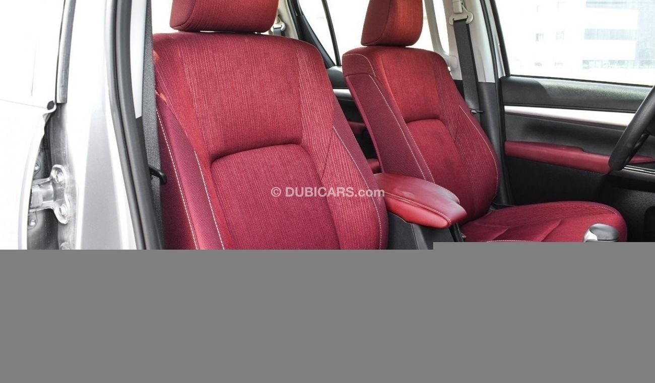 تويوتا هيلوكس Get 2023 Toyota Hilux 4x4 DC 2.8 SR5 - Silver inside Maroon