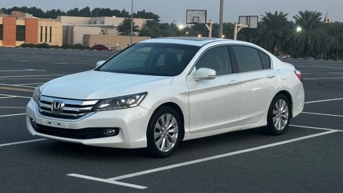 Honda Accord Sport MODEL 2016 GCC CAR PERFECT CONDITION INSIDE AND OUTSIDE FULL OPTION SUN ROOF  SCREEN FULL ELEC