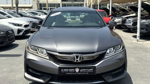 Honda Accord Coupe ACCIDENTS FREE - GCC - COUPE - V4 - 2017 - PERFECT CONDITION INSIDE OUT