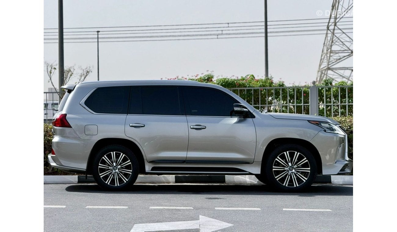 Lexus LX570 Signature LEXUS LX5700 GCC SPECS YEAR 2019 FULL SERVICE HISTORY