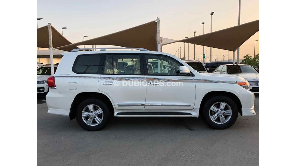 Used Toyota Land Cruiser GRX V8 2013 for sale in Sharjah - 184527