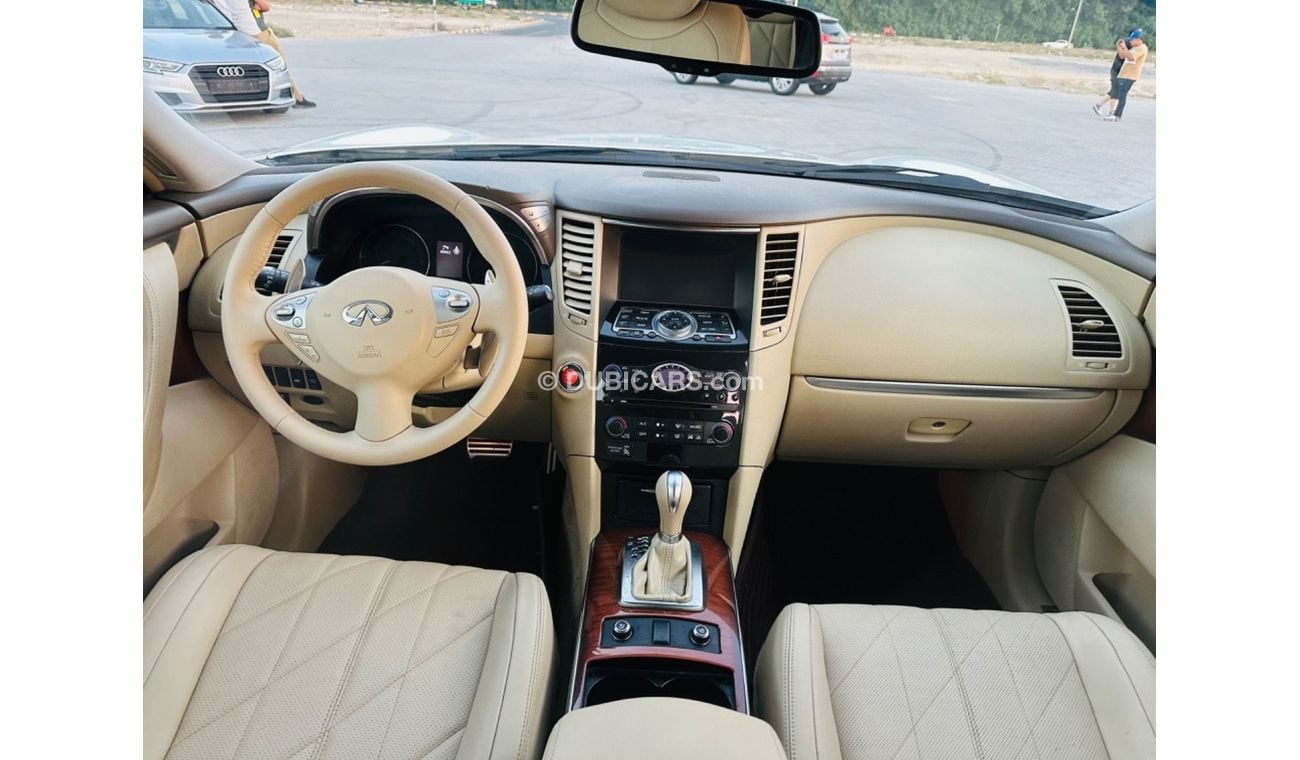 إنفينيتي QX70 MODEL 2014 GCC CAR PERFECT  CONDITION FULL OPTION