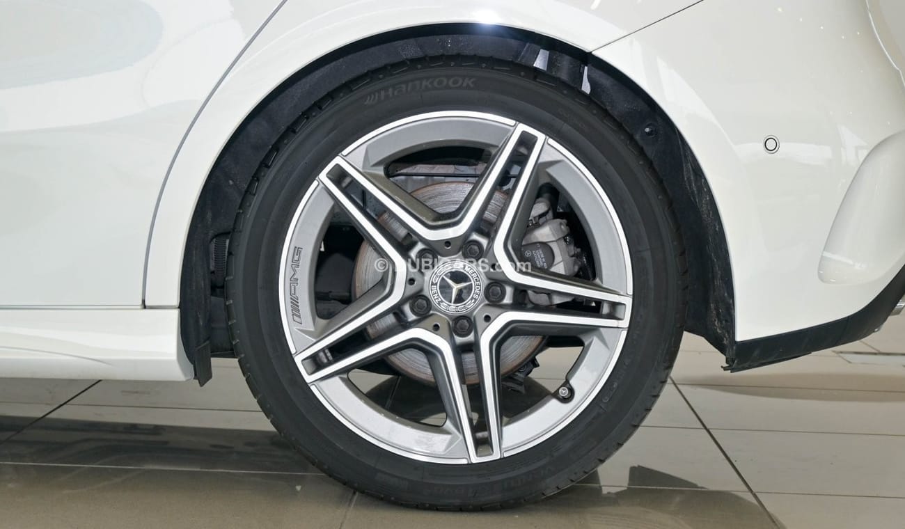 مرسيدس بنز A 200 VSB 33143 - Mercedes Benz A200 AMG Line - Gargash Warranty and Service Contract until 18/11/2028 or