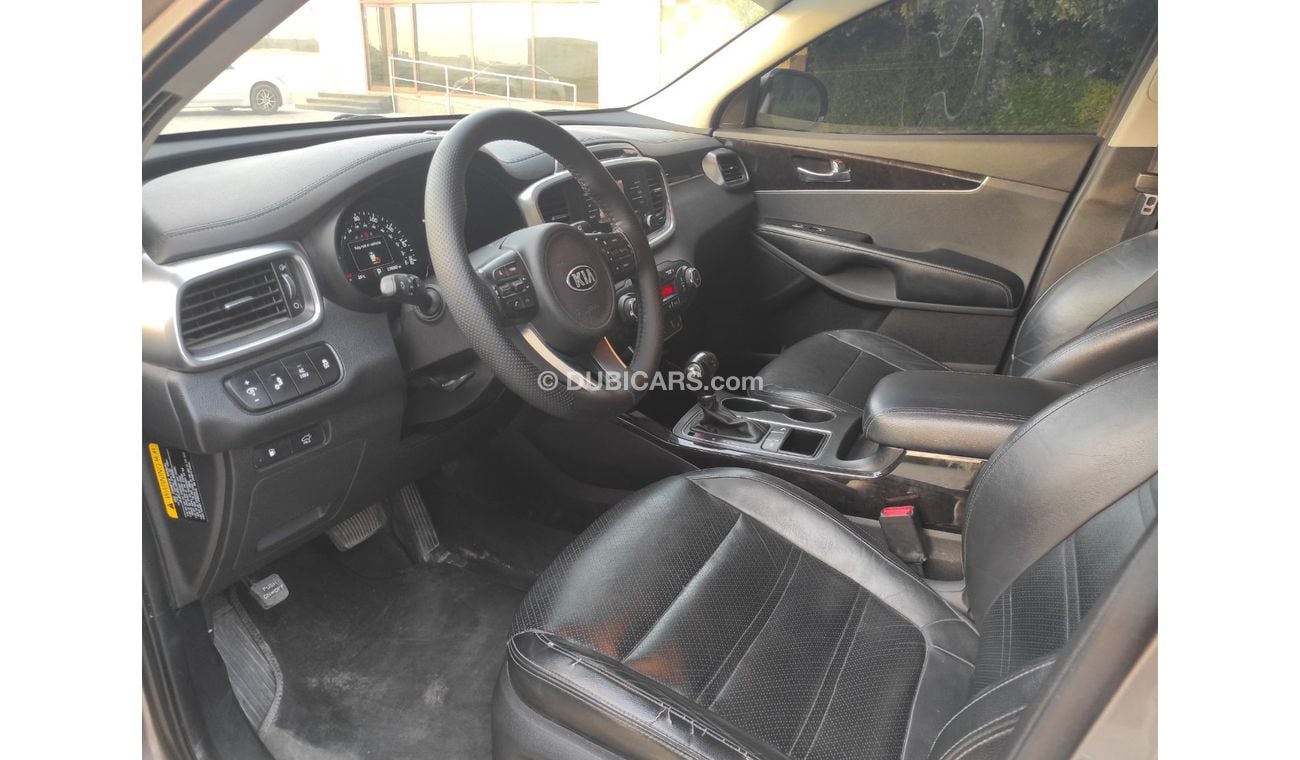 كيا سورينتو Base 2.4L FWD Kia Sorrento 2016 V4  7 seater full automatic