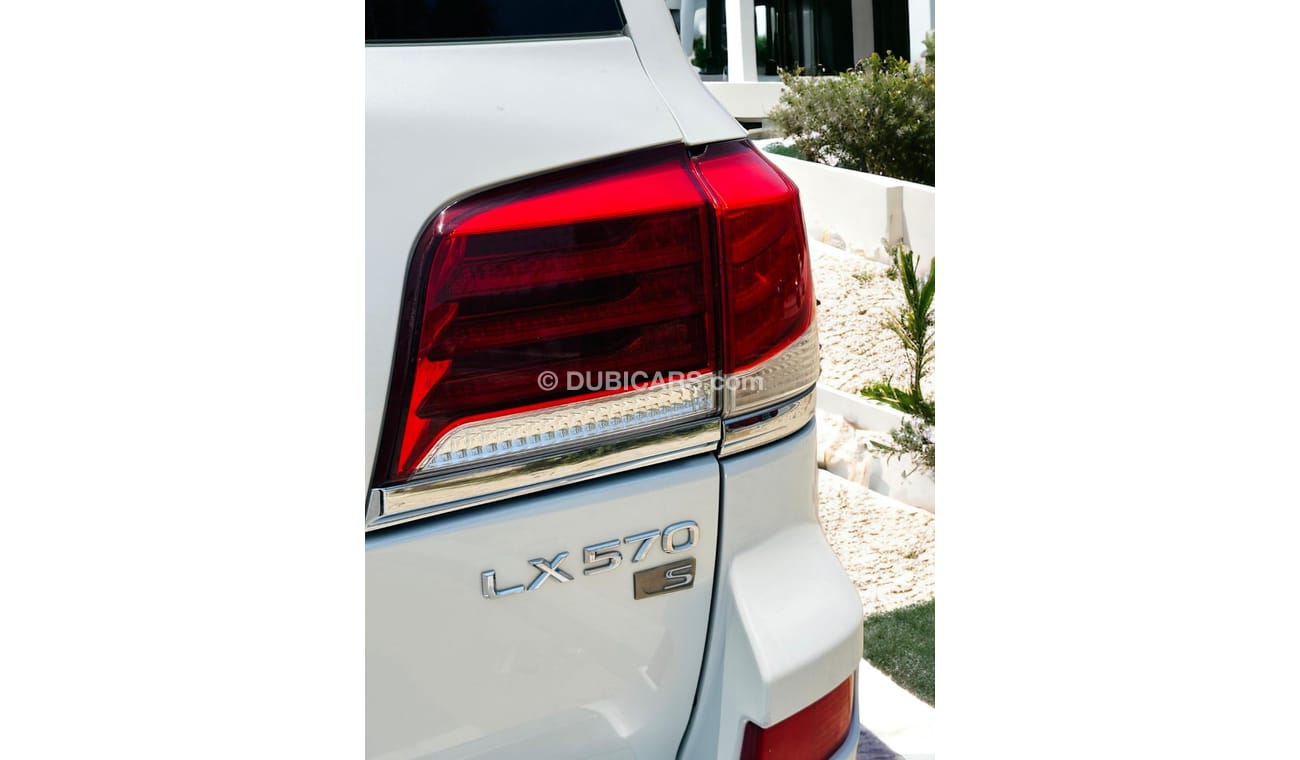 لكزس LX 570 Platinum 5.7L LEXUS LX 570 5.7L V8 PLATINUM | GCC | FULL OPTION |  MINT CONDITION | SPACIOUS LUXURY 