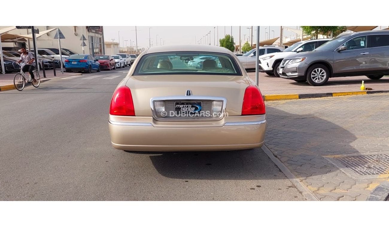 Lincoln Town Car very clean car