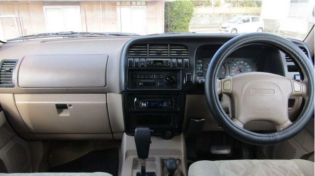 Isuzu Bighorn interior - Cockpit