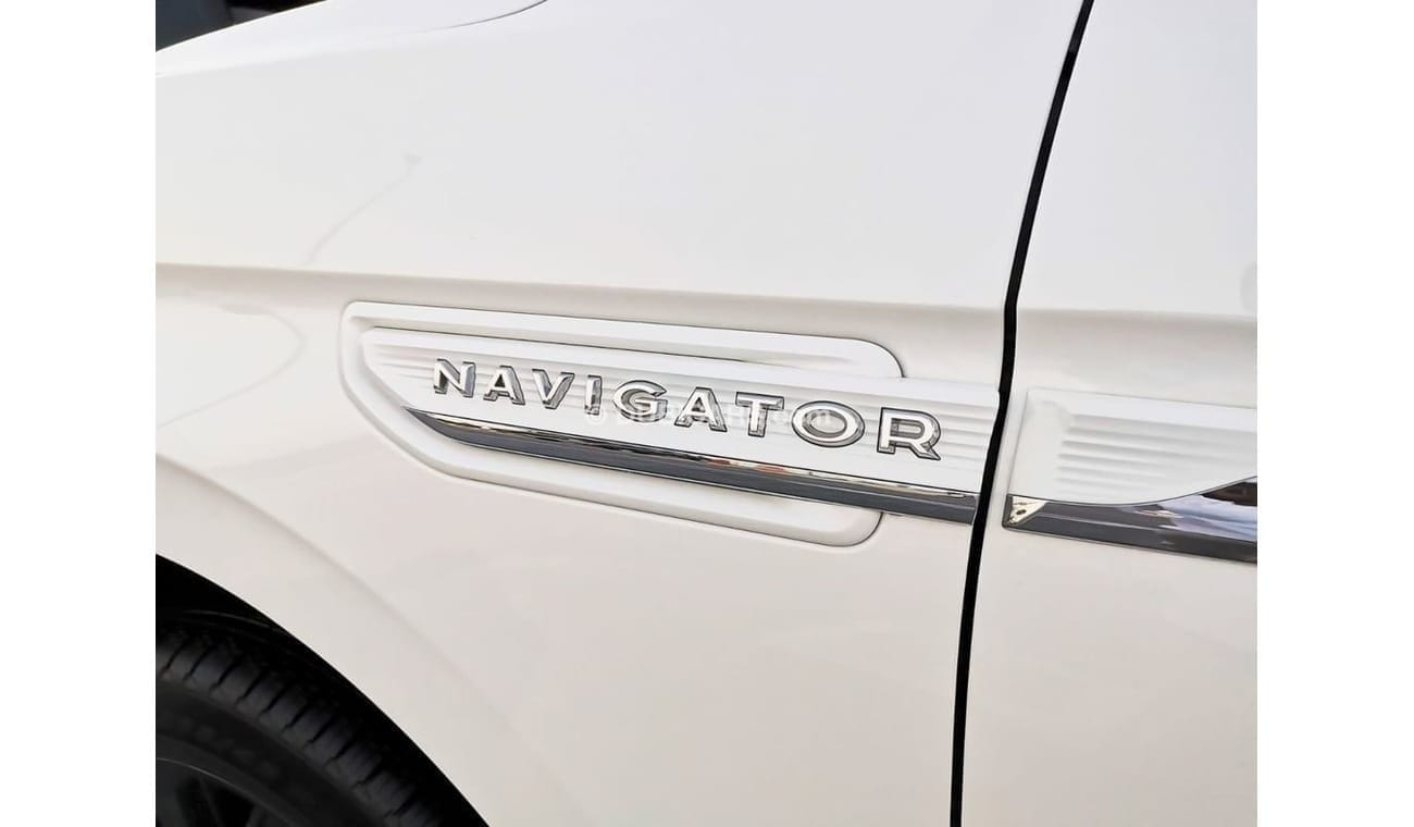 Lincoln Navigator Presidential 3.5L Lincoln Navigator (Presidential)  - 2023- White