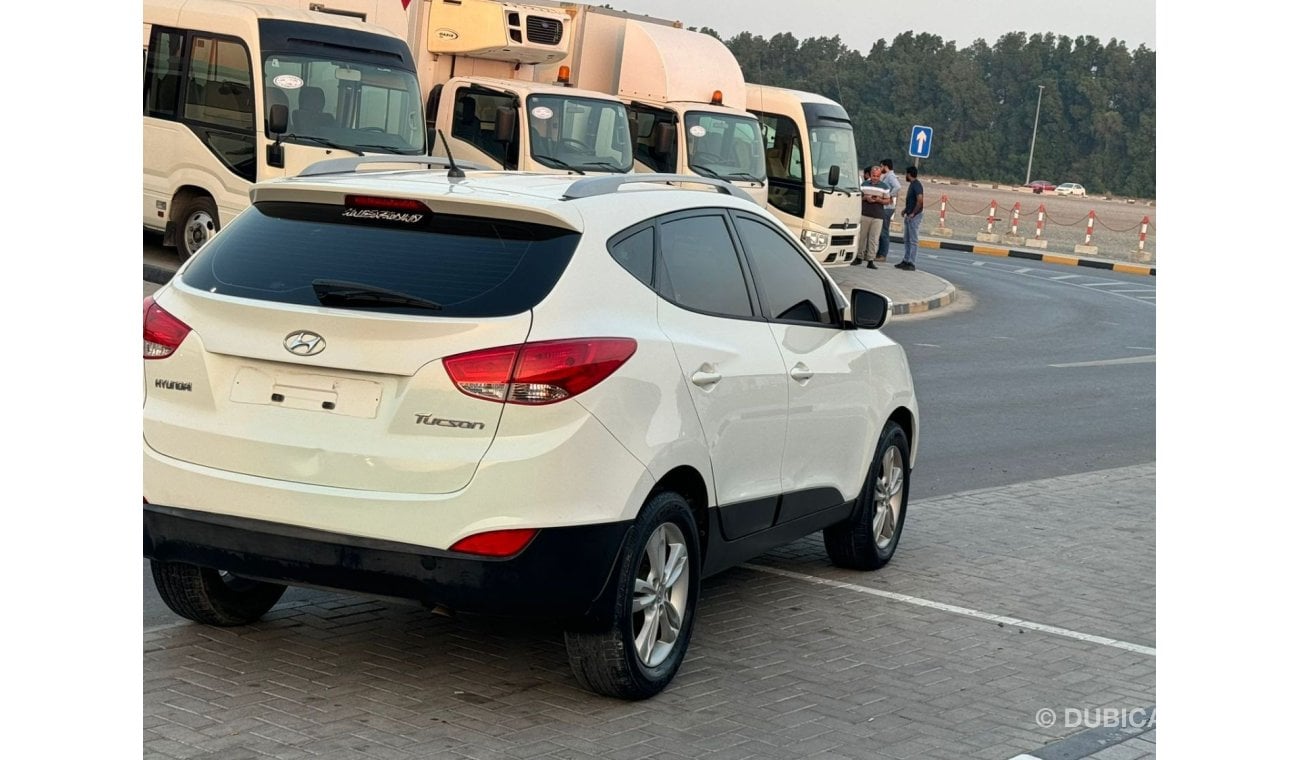 Hyundai Tucson GLS 2.0L In excellent condition and requires no expenses