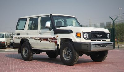 Toyota Land Cruiser Hard Top Diesel VDJ 4.5L V8 (5 Doors) 2024 SCREEN AND CAMERA , POWER WINDOW AND CENTER LOCK ,