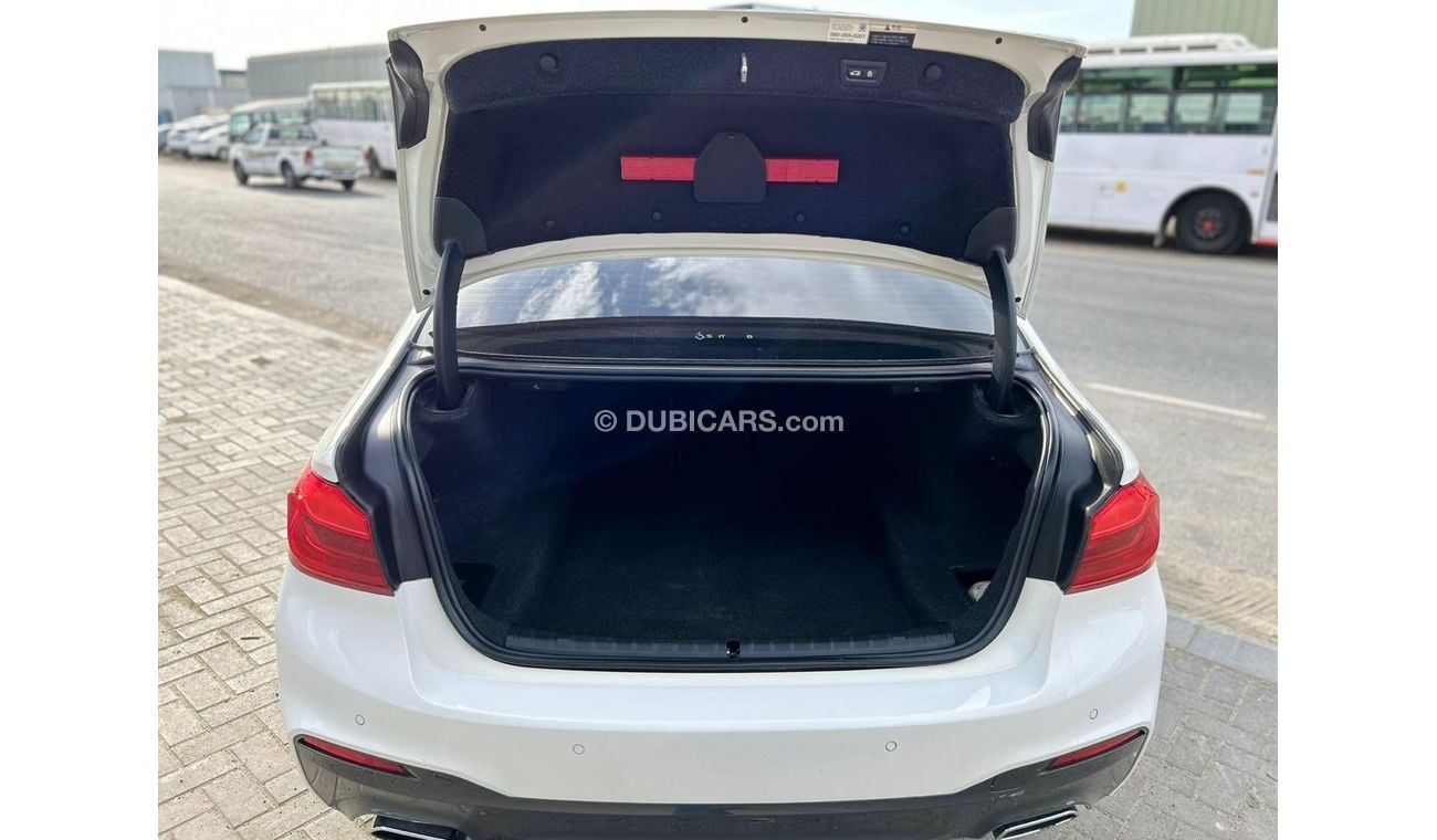 بي أم دبليو 530i Luxury M Sport Package 2.0L