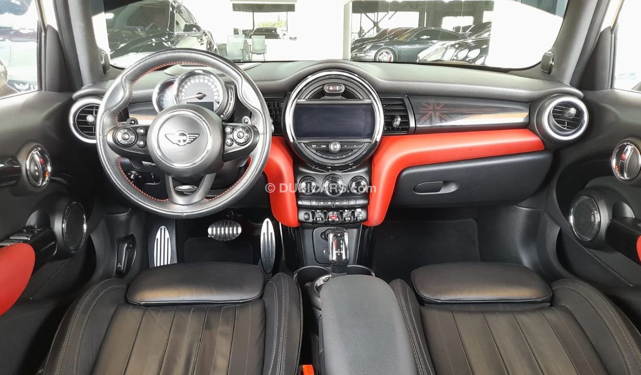 ميني كوبر إس AED 1,300 P.M | 2019 COOPER S JCW KIT | UNDER WARRANTY | PANORAMIC VIEW | GCC