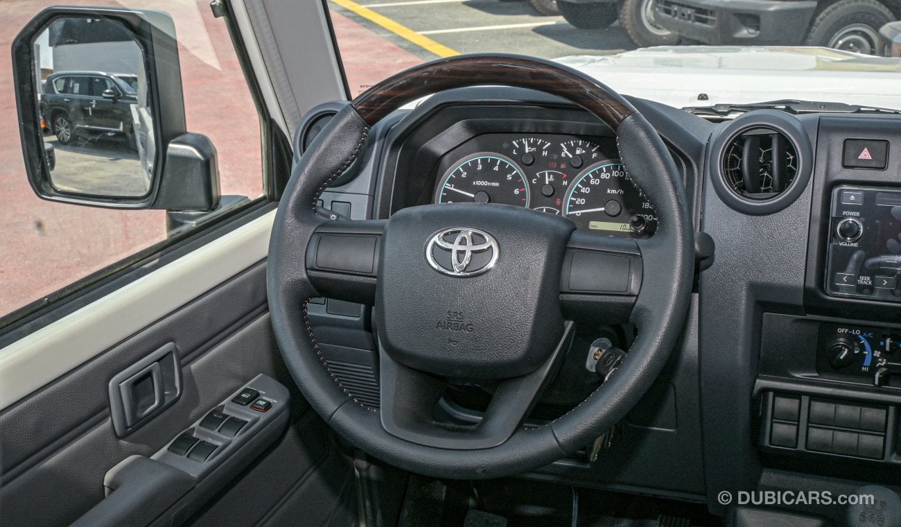 Toyota Land Cruiser 79 DC 4.0L MT YM 2024