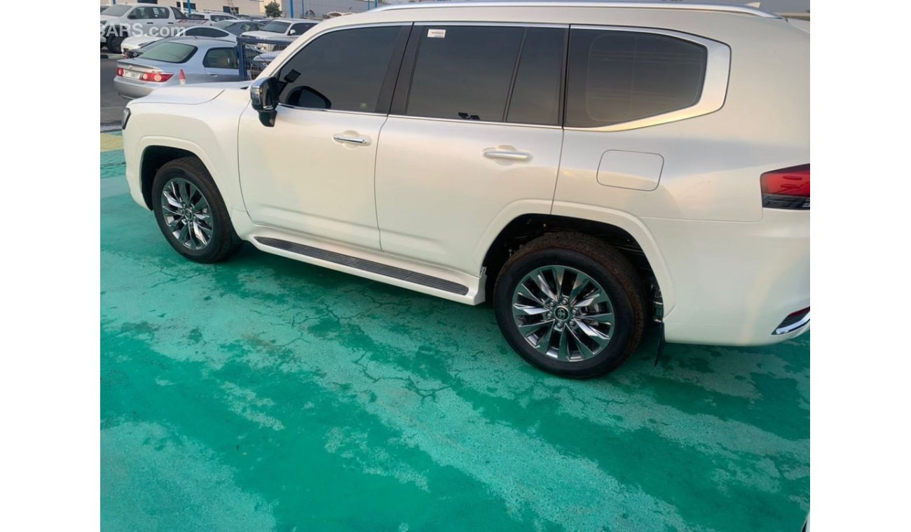 تويوتا لاند كروزر 2023 TOYOTA LAND CRUISER LC300 4.0L VXR WHITE - BEIGE AUTOMATIC FULL OPTION