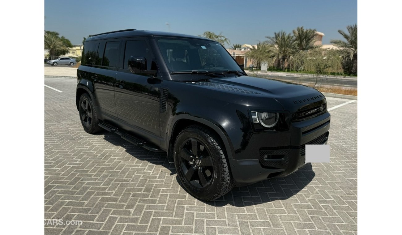 Land Rover Defender GCC - Full service history - Warranty - Original paint - No accidents - Full body ceramic