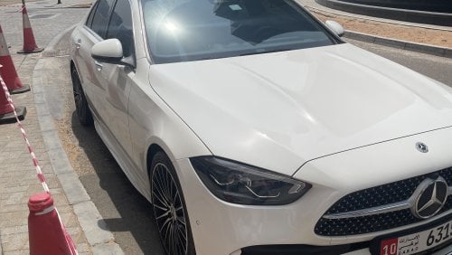 مرسيدس بنز C200 premium package with 5 years gargash  warranty and service contract till 105k or feb 28