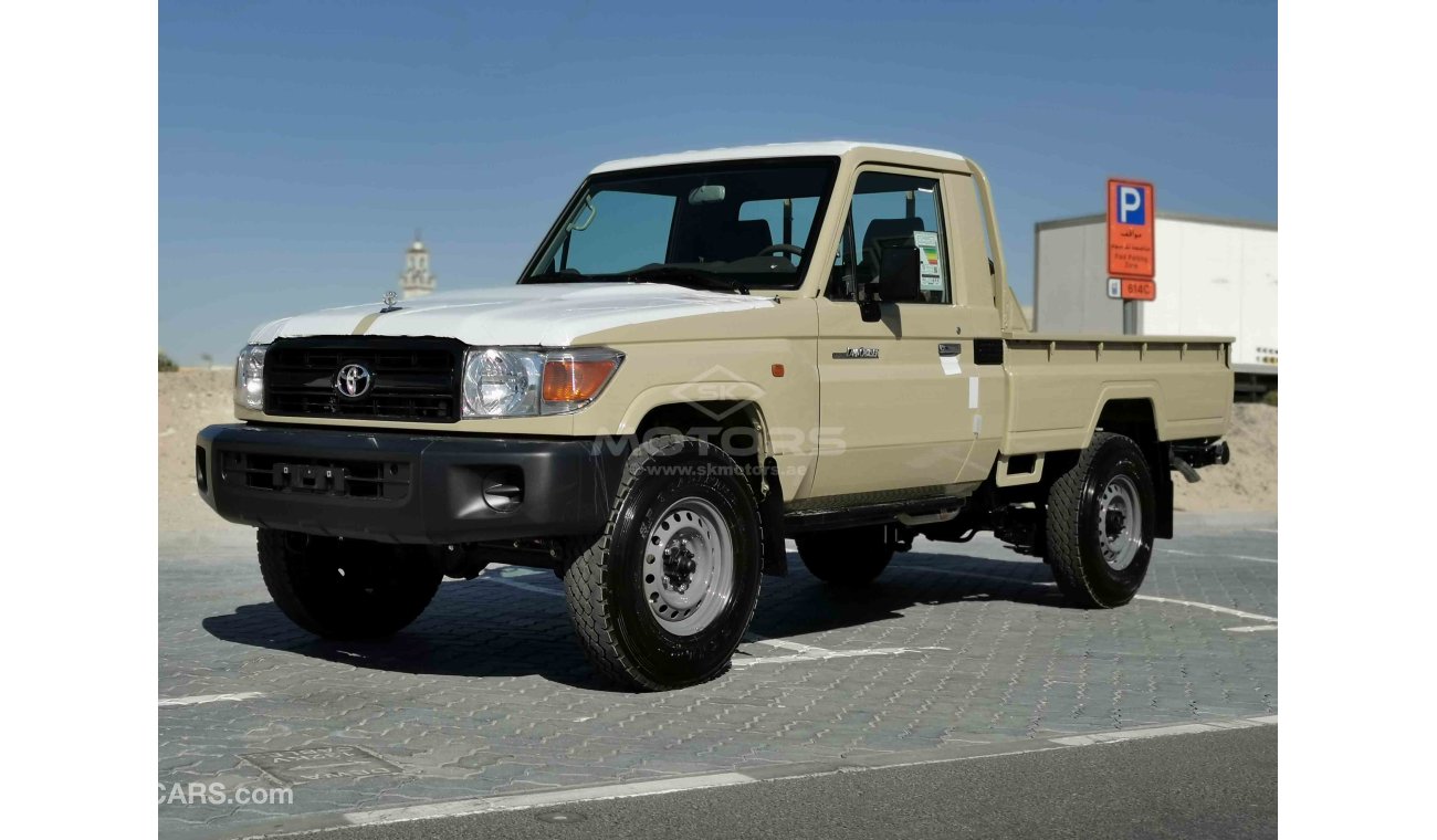 تويوتا لاند كروزر بيك آب 4.0L PETROL, 16" TYRE, KEY START, MANUAL WINDOWS (CODE # LCSC02)