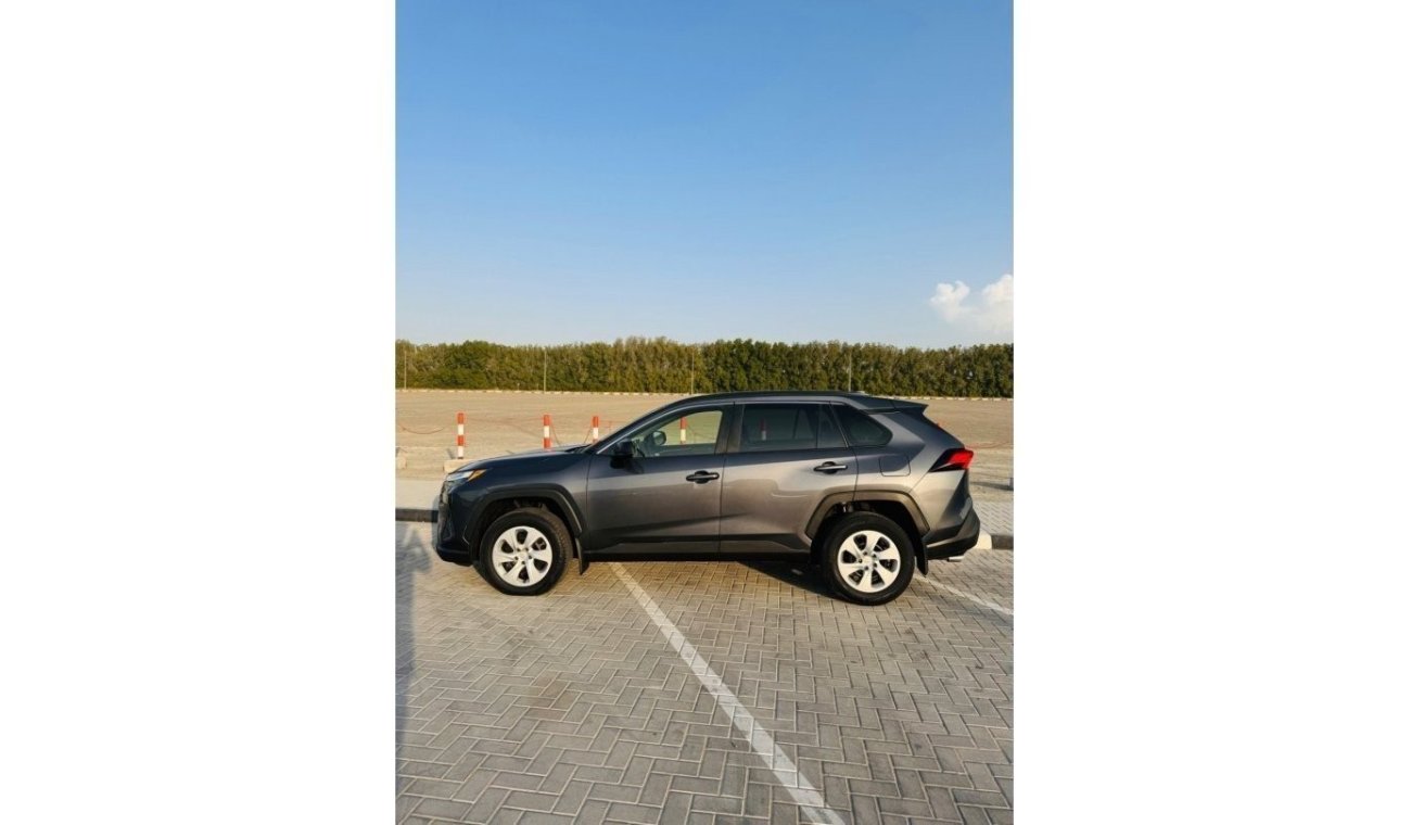 Toyota RAV4 LE USA specs