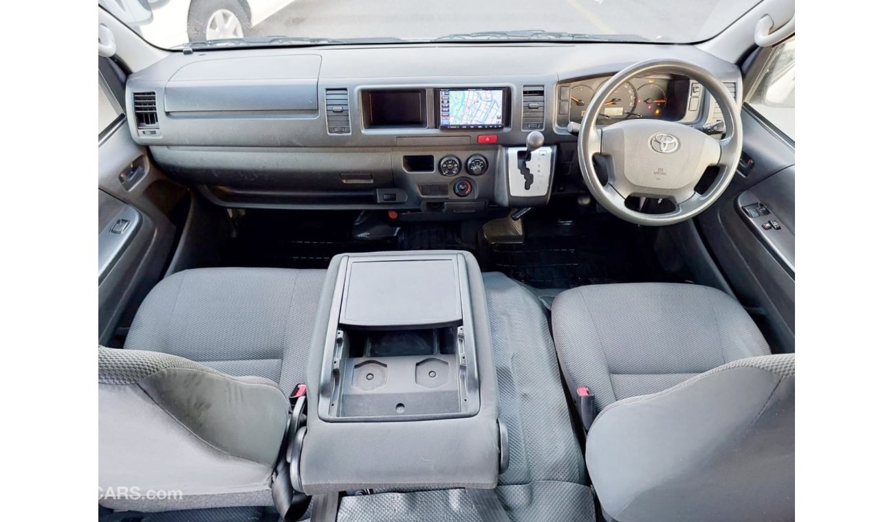 تويوتا هاياس TOYOTA HIACE COMMUTER VAN RIGHT HAND DRIVE(PM13832)