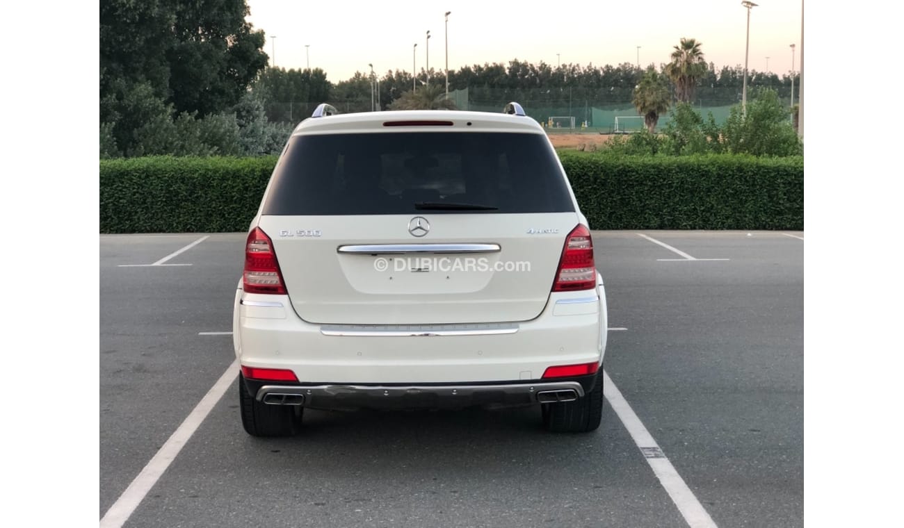 Mercedes-Benz GL 500 MODEL 2012 GCC CAR PERFECT CONDITION INSIDE AND OUTSIDE FULL OPTION PANORAMIC ROOF LEATHER SEATS NAV