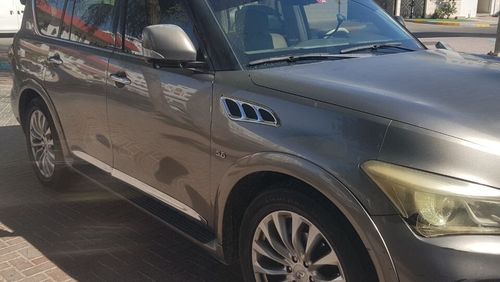 Infiniti QX80 Limited 5.6L