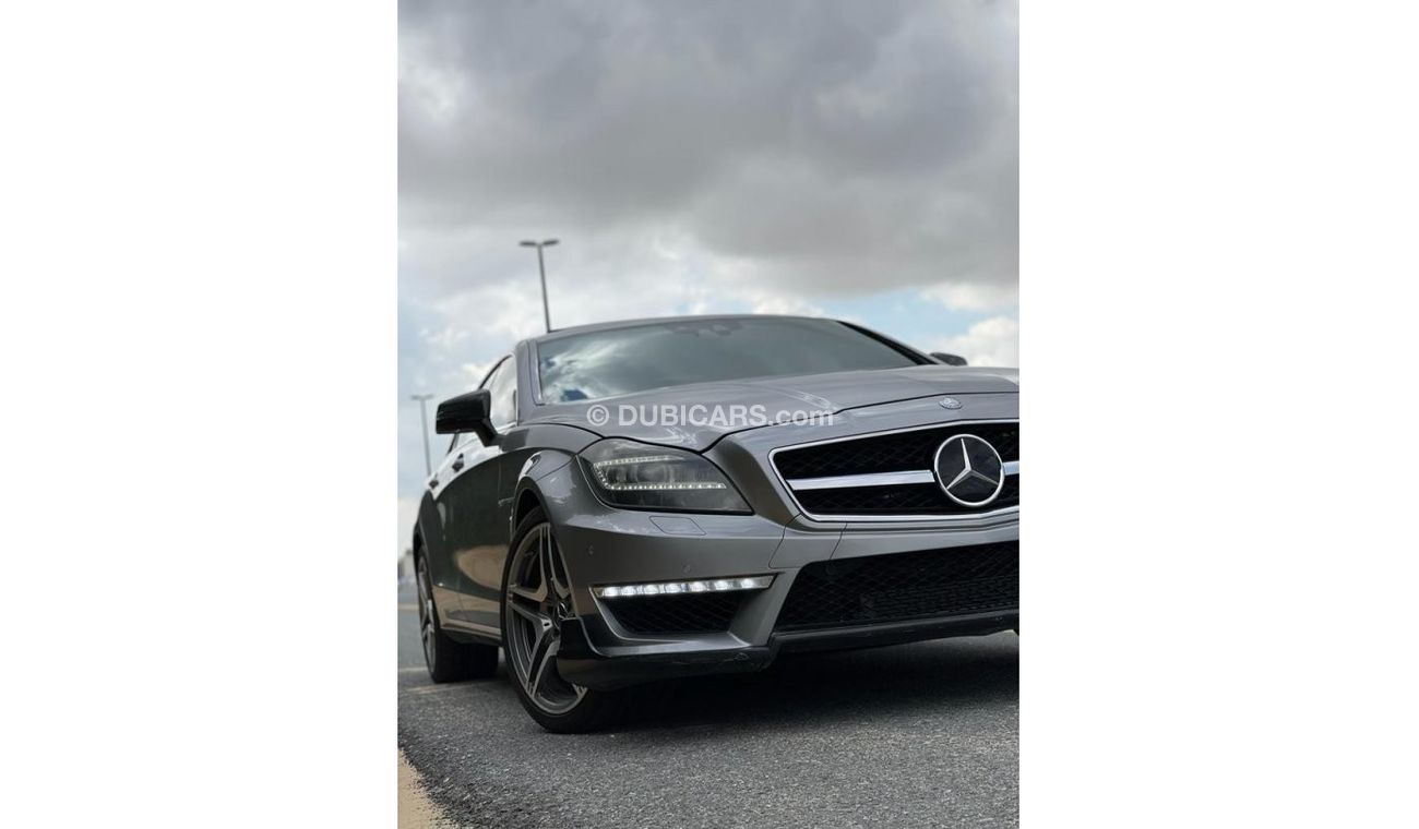 مرسيدس بنز CLS 63 AMG مرسيدس CLS 63 ///AMG موديل 2013 خليجي مسرفس كامل وبحالة ممتازة جدا ما يحتاج ايا شي  فول كاربون فايبر