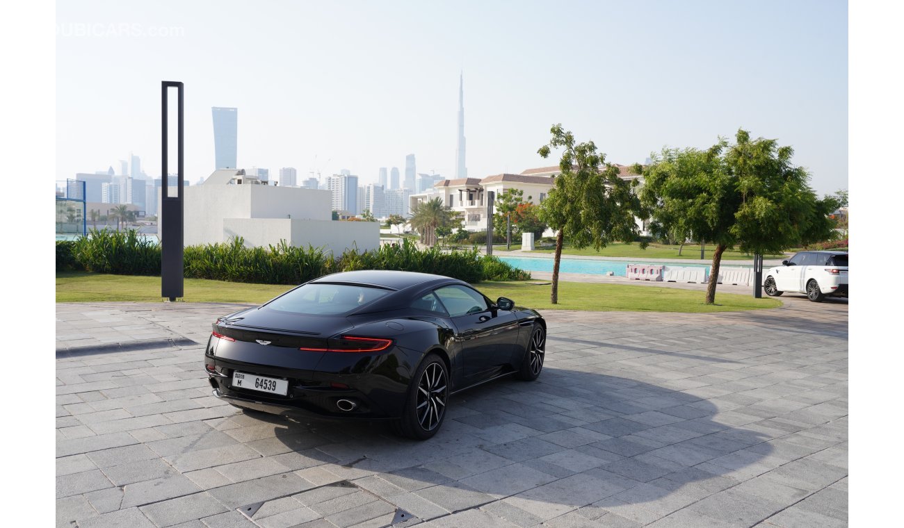 Aston Martin DB11