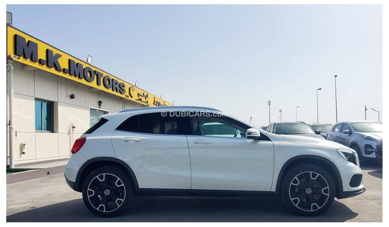 Mercedes-Benz GLA 250 Std MERCEDES - BENZ GLA 250 FULL OPTION JEEP