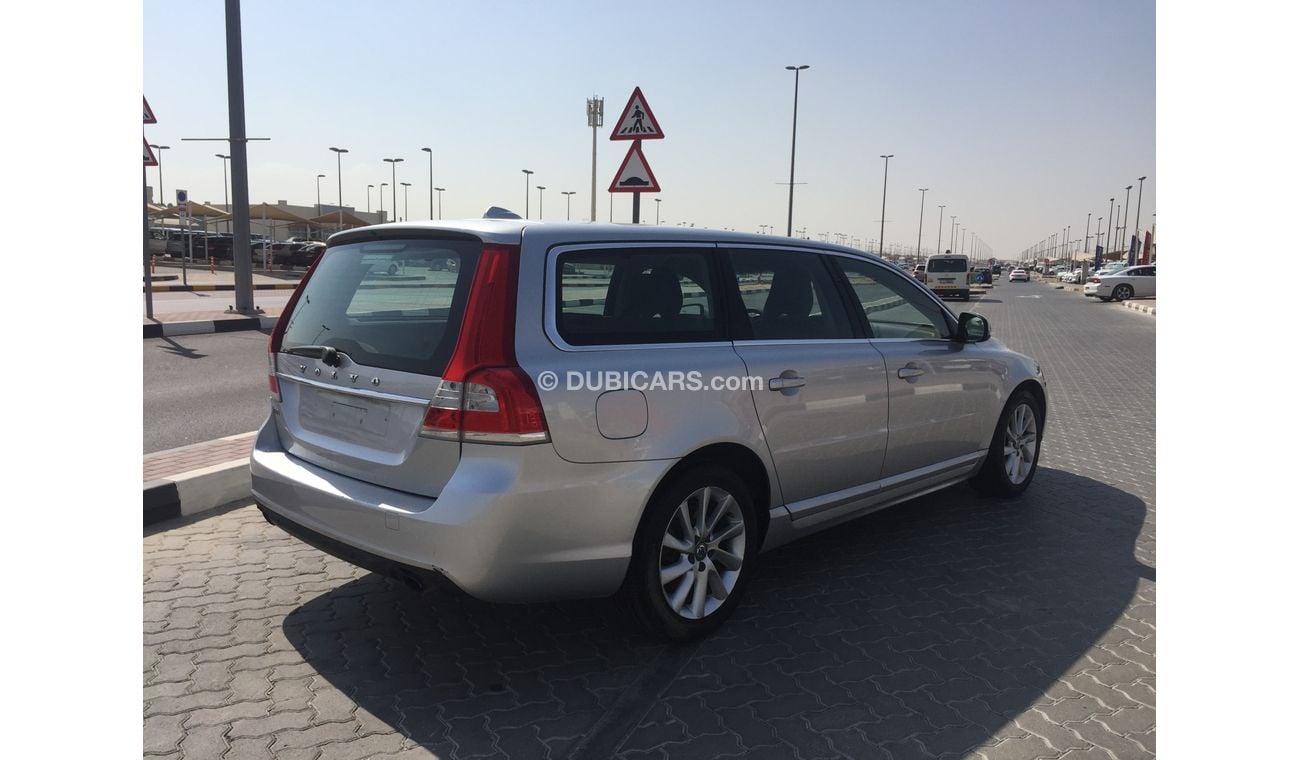 Volvo V70 FULLY AUTOMATIC STATION WAGON GCC SPECS