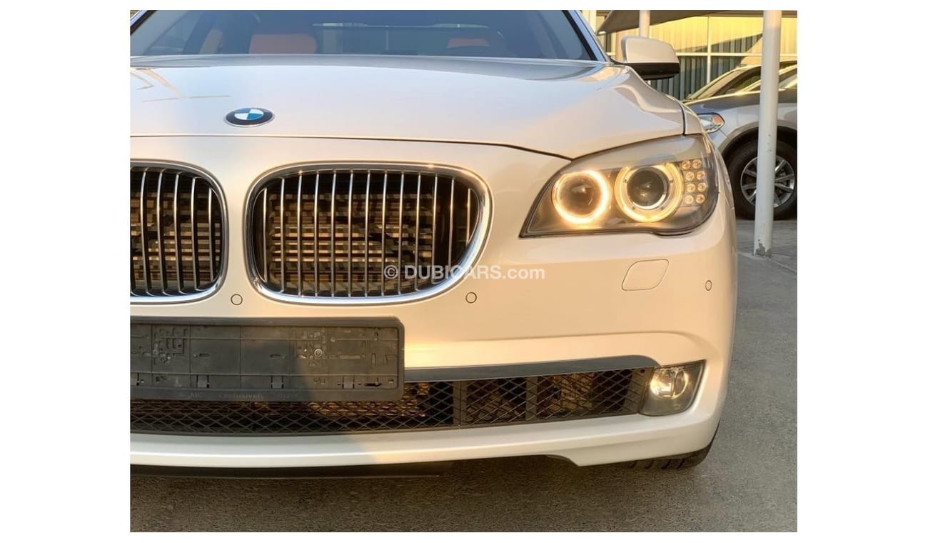 BMW 750Li Exclusive GCC .. Perfect Condition .. Top Range .. V8 .