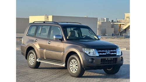 ميتسوبيشي باجيرو GLS 3.8L PAJERO MODEL 2013 GCC CAR PERFECT CONDITION INSIDE AND OUTSIDE FULL OPTION SUN ROOFGLS  S