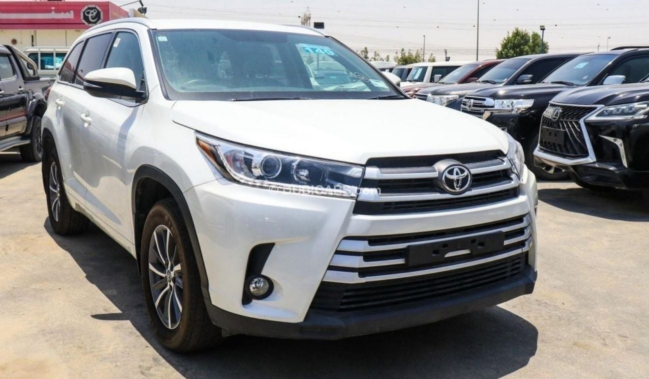 Toyota Kluger 3.5-litre V6 petrol engine White color Perfect condition