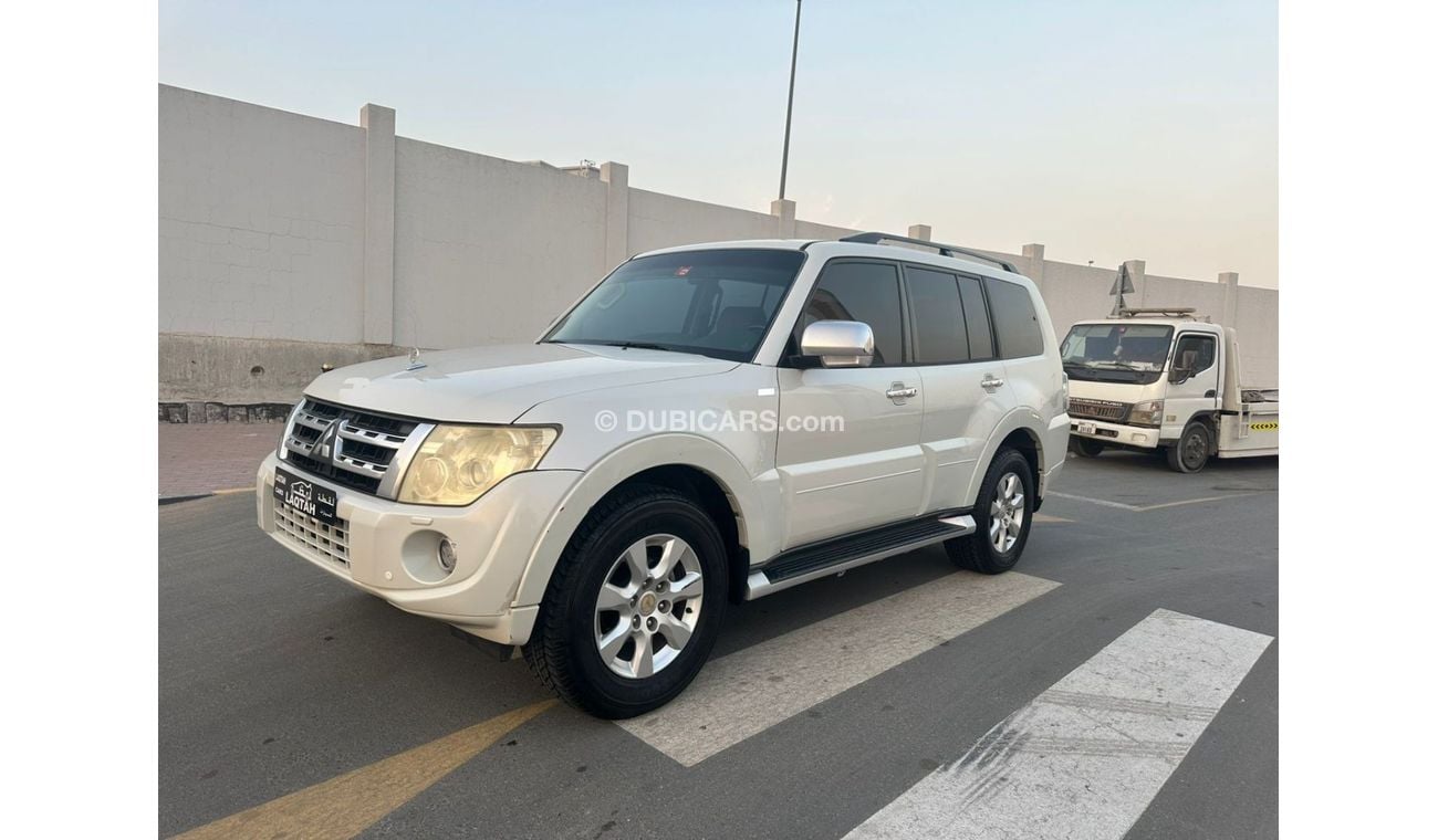 Mitsubishi Pajero GLS 3.5L (186 HP) (7 Seater)