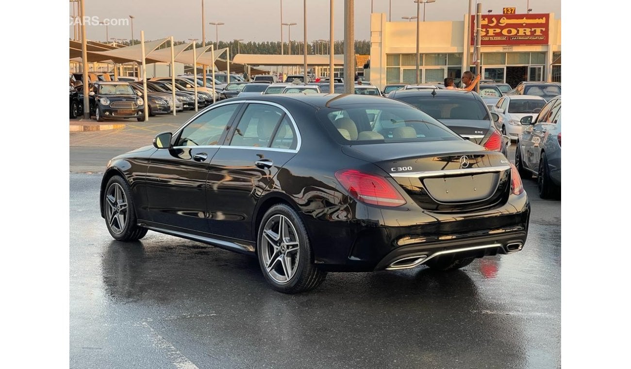 مرسيدس بنز C 300 لاكجري