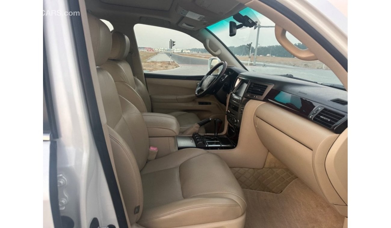 Lexus LX570 MODEL 2010 GCC CAR PERFECT CONDITION INSIDE AND OUTSIDE FULL OPTION SUN ROOF