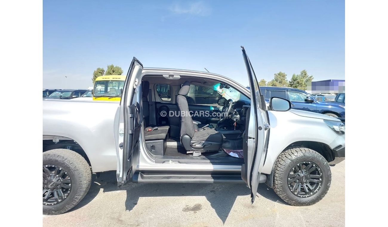 Toyota Hilux TOYOTA HILUX 2020 MODEL DIESEL AUTOMATIC 2.8 L RIGHT HAND DRIVE(PM69888)