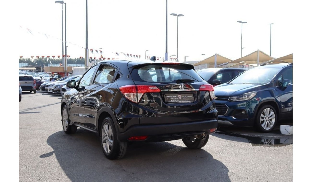 Honda HRV EX ACCIDENTS FREE - ORIGINAL PAINT - GCC - PERFECT CONDTION INSIDE OUT - MID OPTION