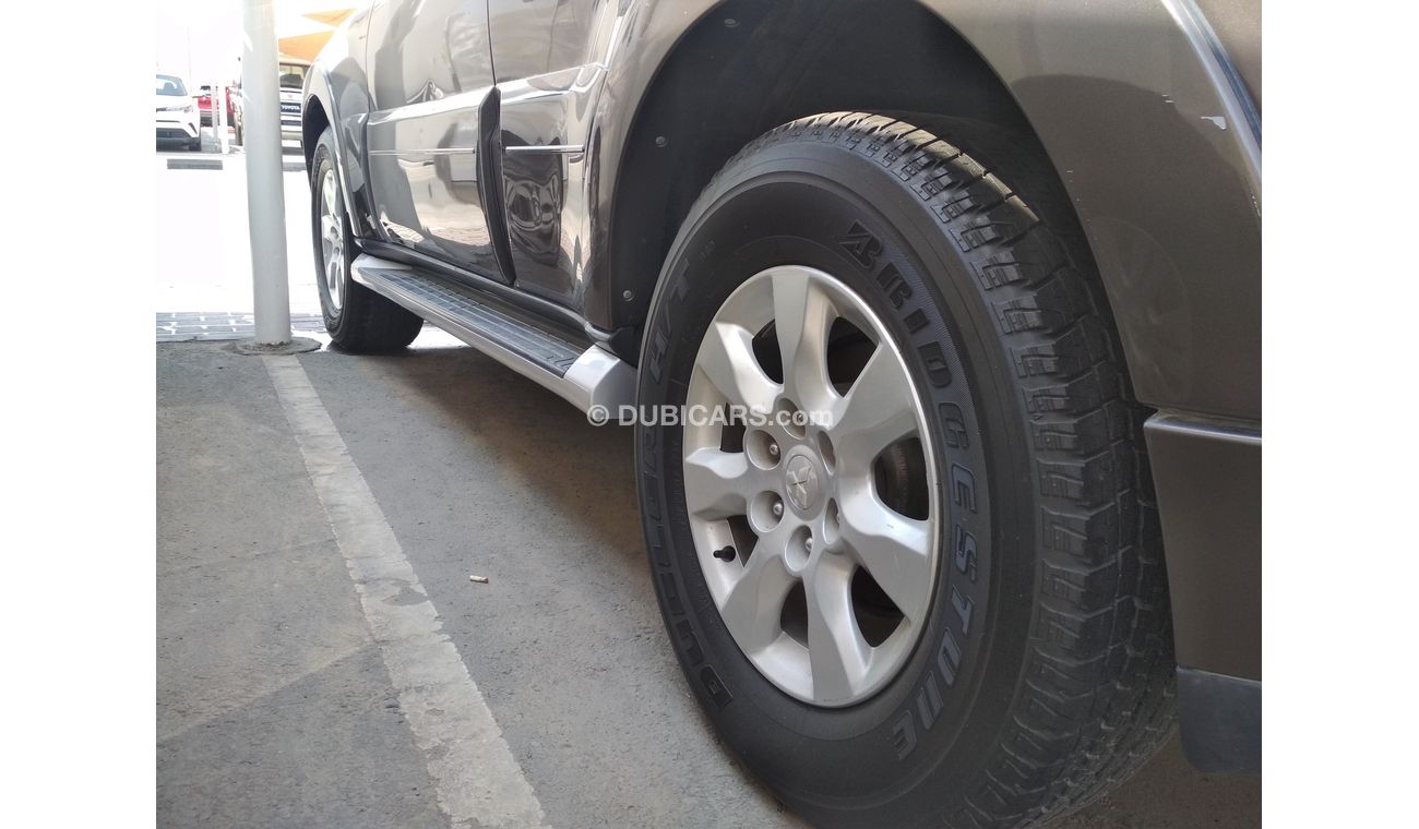 Mitsubishi Pajero BROWN  2014 GCC NUMBER 1 NO PAIN NO ACCIDENT PERFECT