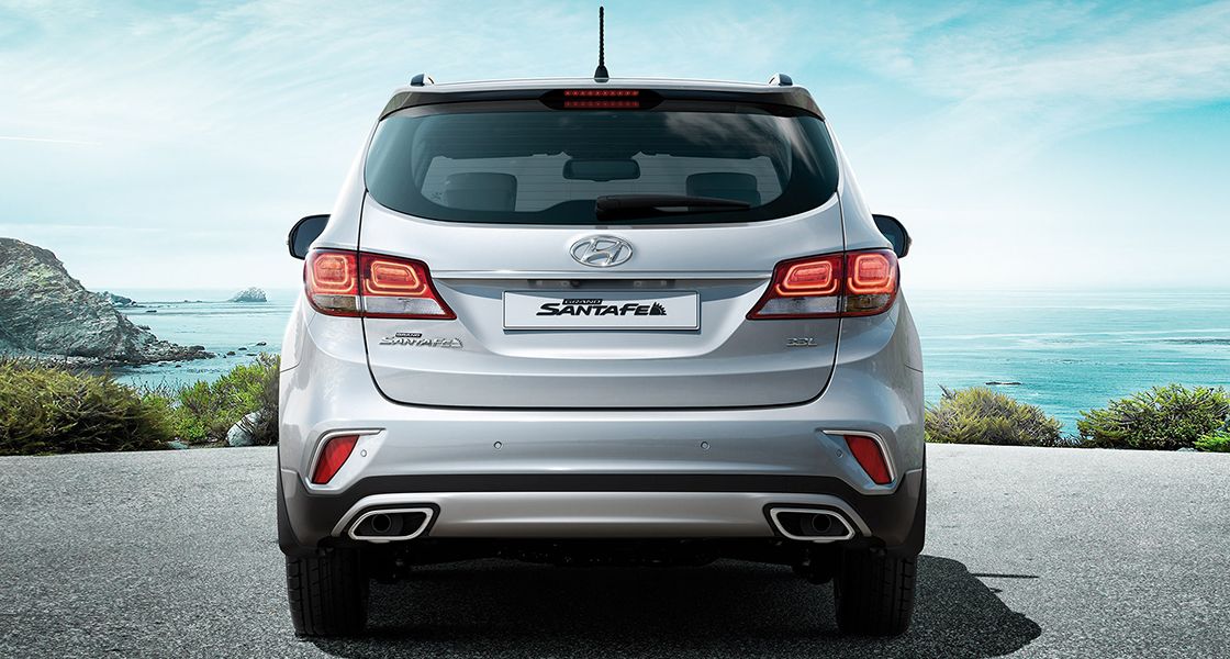 Hyundai Grand Santa Fe exterior - Rear