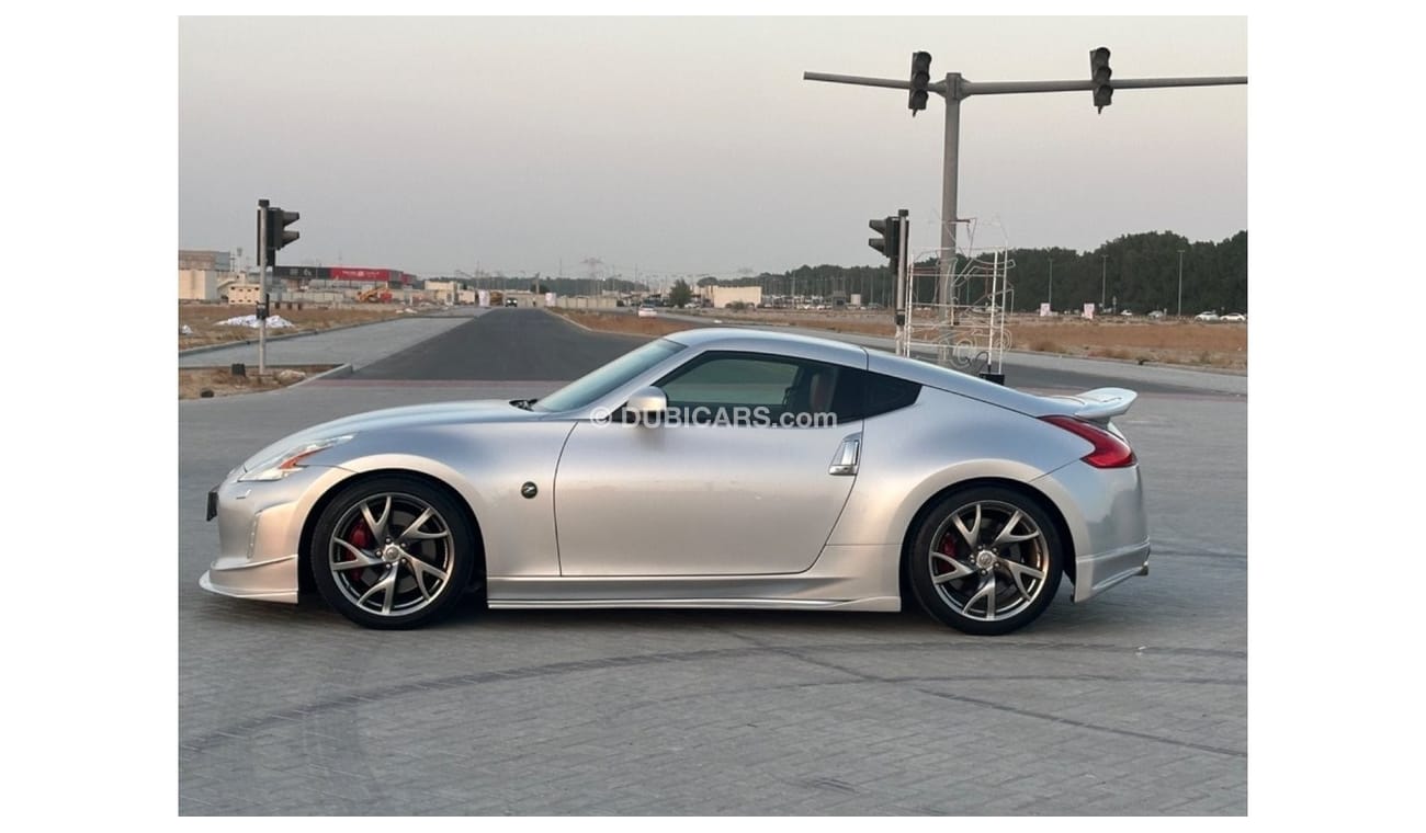 نيسان 370Z سبورت موديل 2016 خليجي حاله ممتازه من الداخل والخارج فل مواصفات